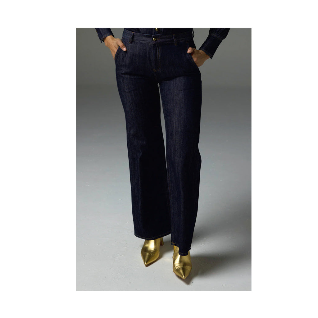 Zoe Kratzmann -  Flint Jean